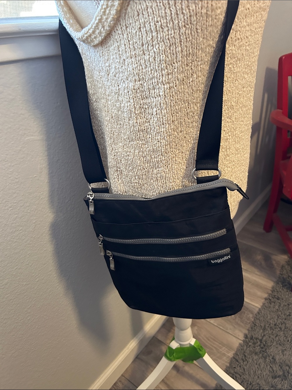 Baggallini Black Nylon Crossbody with Gray Trim